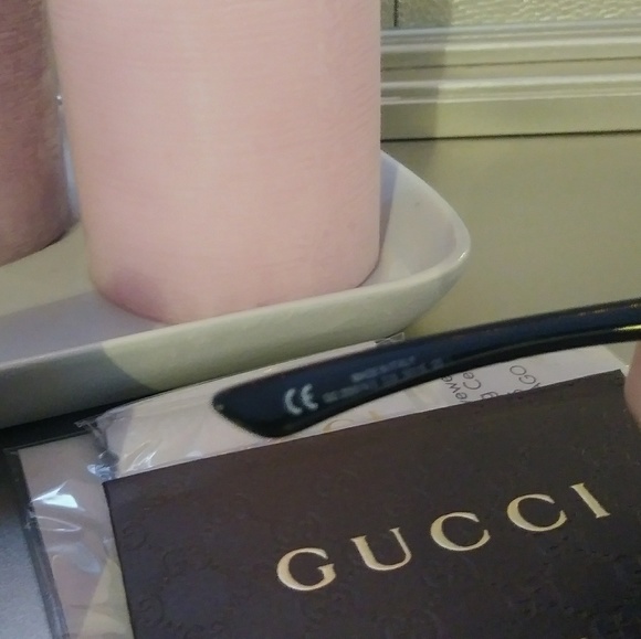 Gucci sunglasses💯%AUTHENTIC - Picture 3 of 4